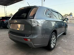 Mitsubishi Outlander 2.0 PHEV AWD 2014 Silver