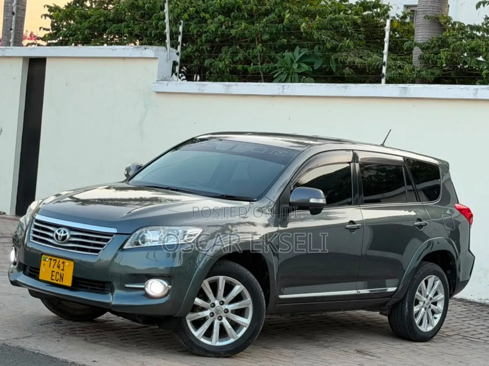 Toyota Vanguard 2010 Gray