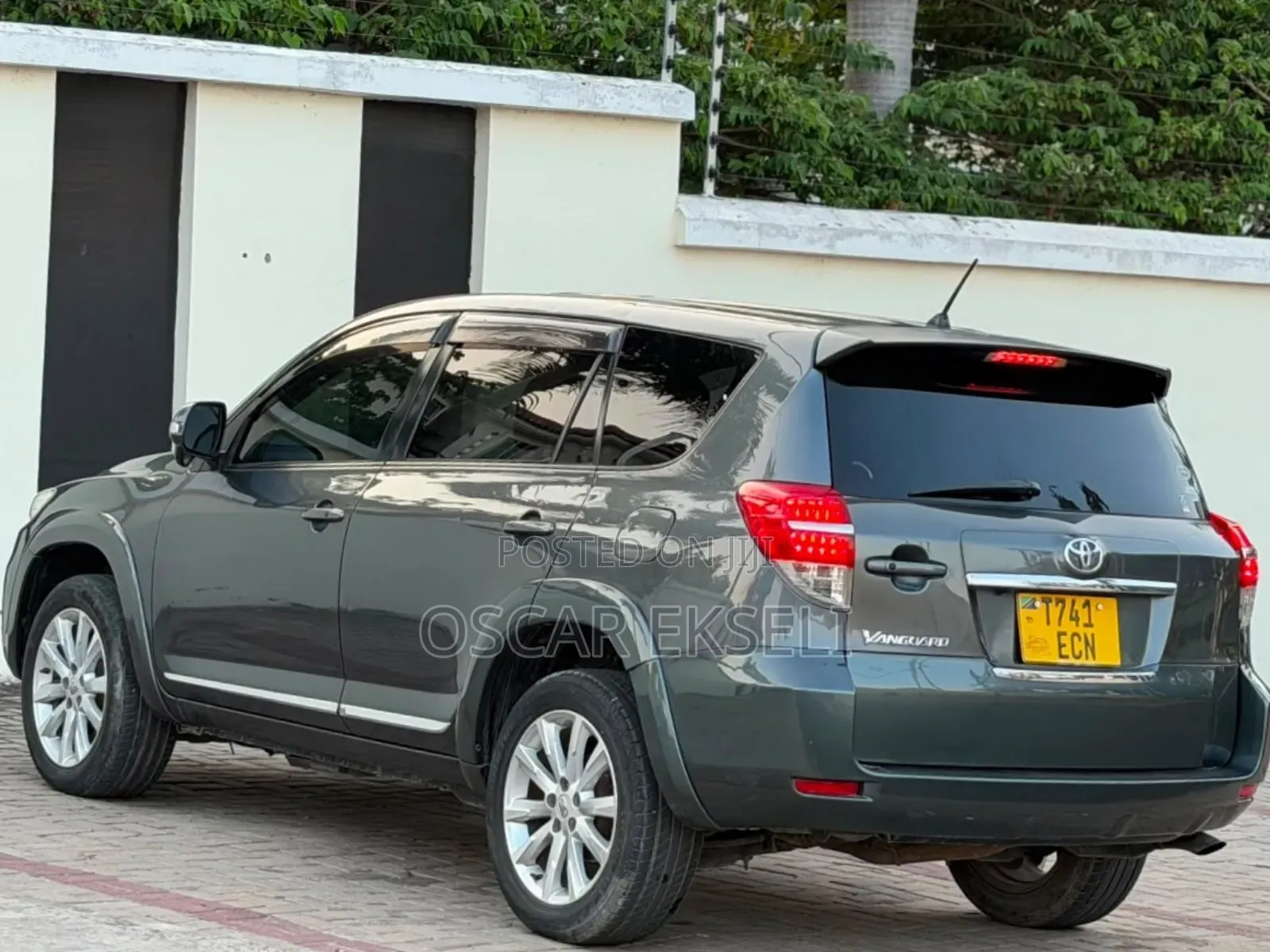 Toyota Vanguard 2010 Gray