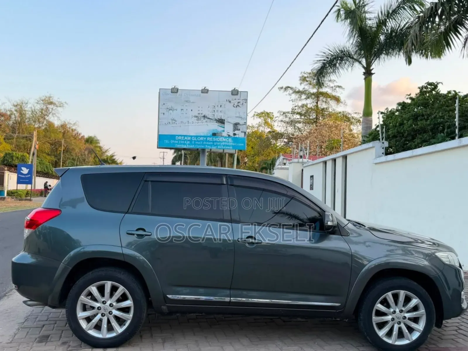 Toyota Vanguard 2010 Gray