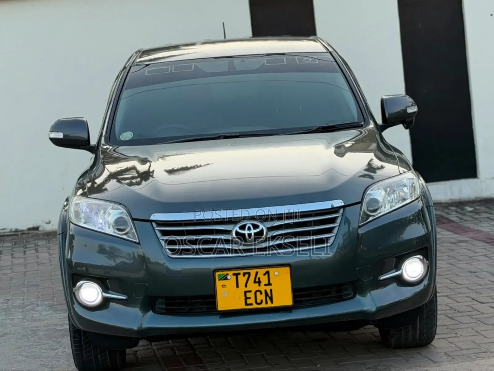 Toyota Vanguard 2010 Gray