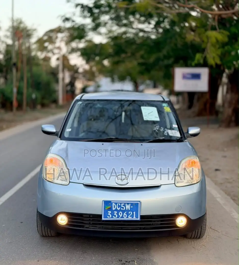 Mazda Verisa 2005 Blue