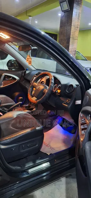 Toyota Vanguard 2011 Green