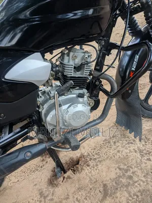 TVS HLX 125 2025 Black