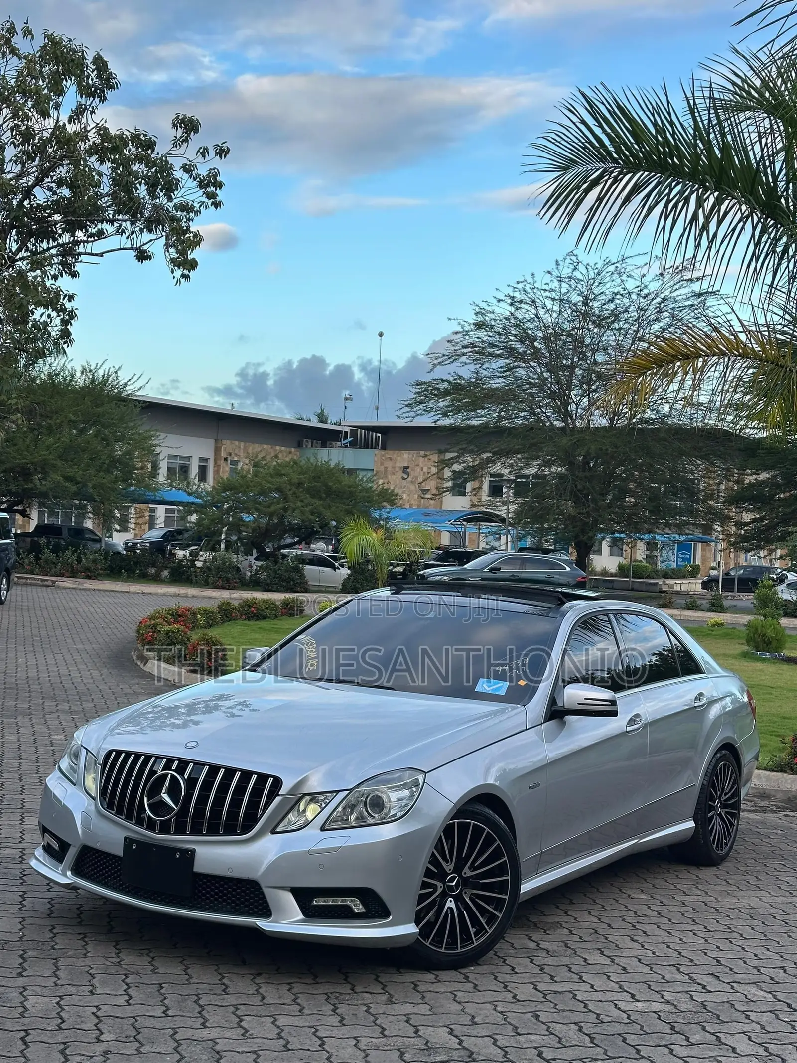Mercedes-Benz E200 2011 Silver