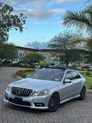 Mercedes-Benz E200 2011 Silver