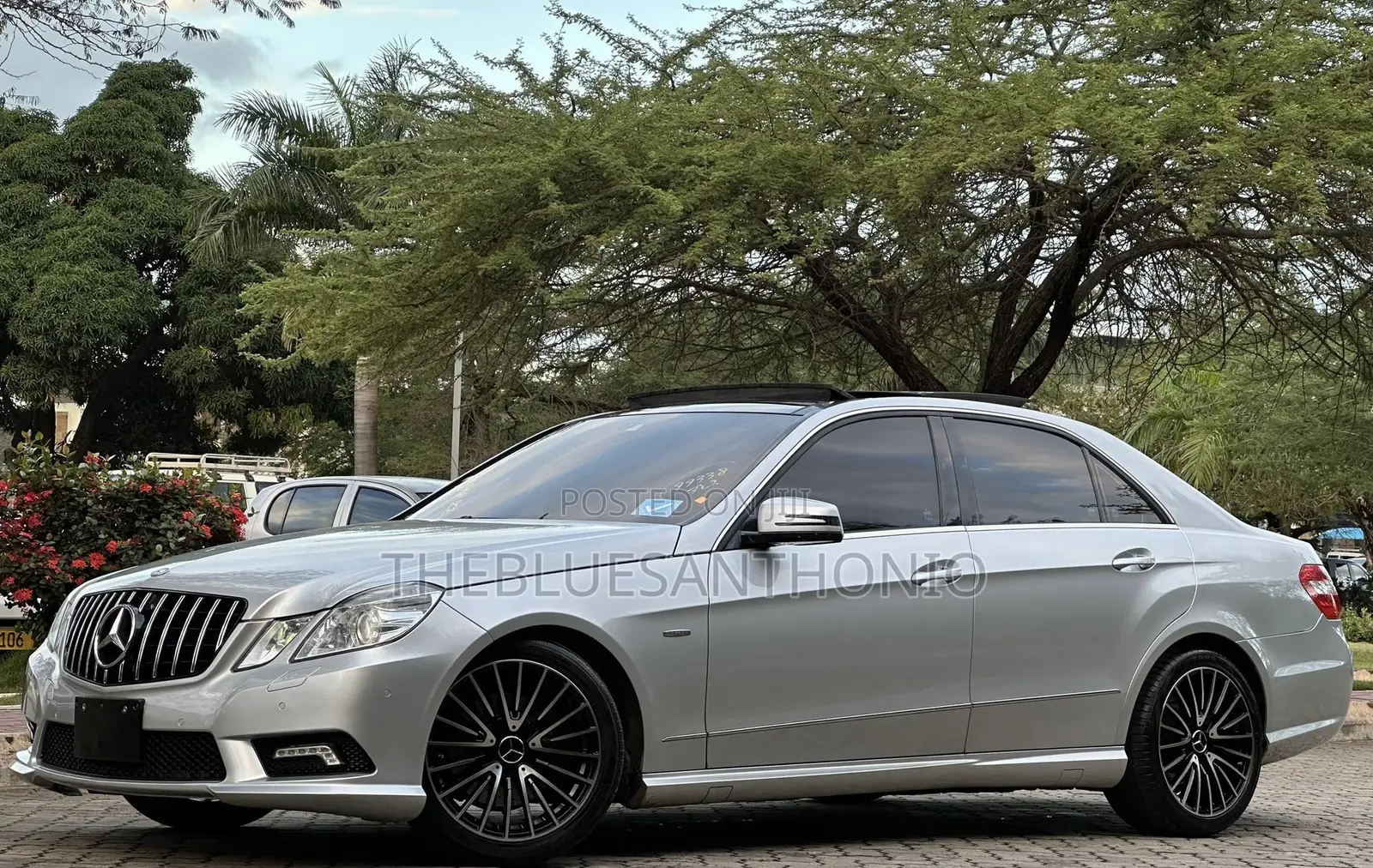 Mercedes-Benz E200 2011 Silver