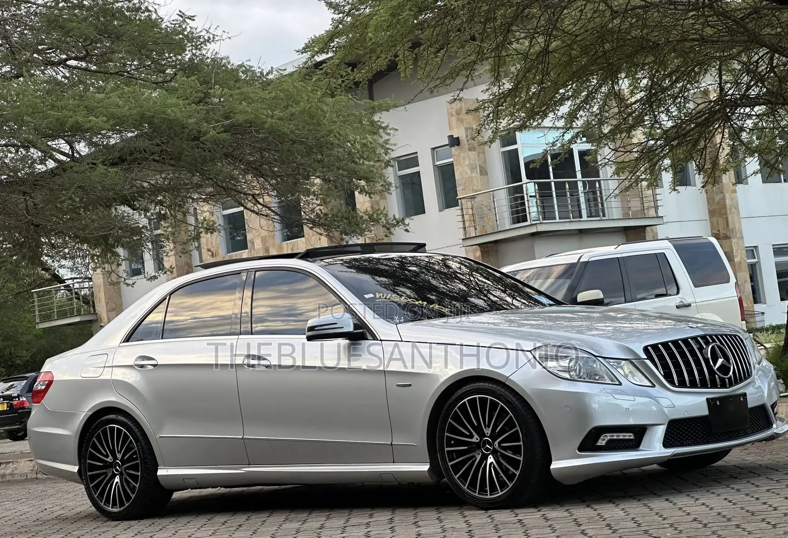Mercedes-Benz E200 2011 Silver
