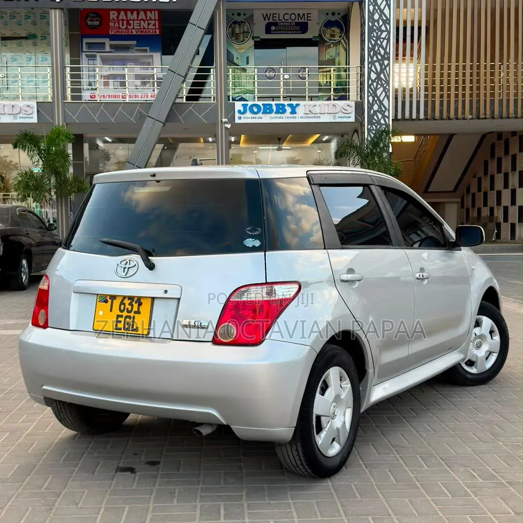 Toyota IST 2006 Silver