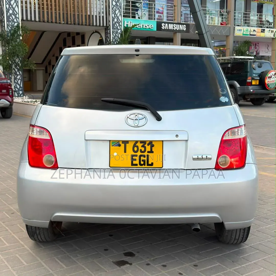 Toyota IST 2006 Silver
