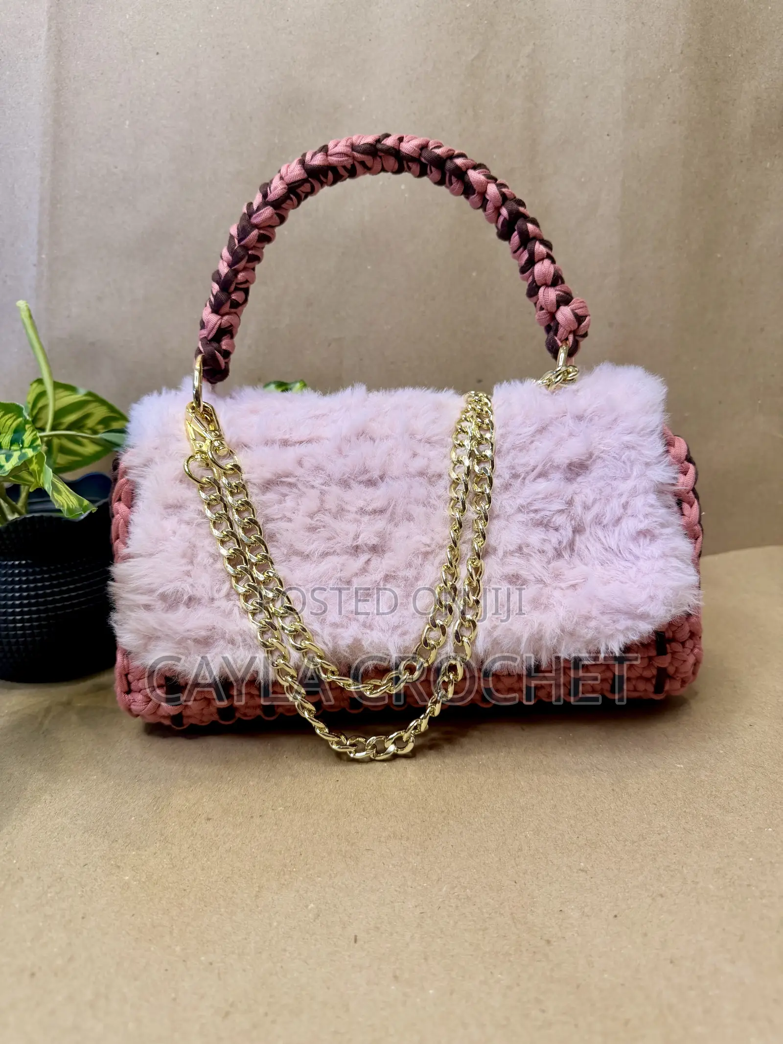 Draft With Fur Bag