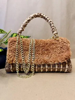 Draft With Fur Bag