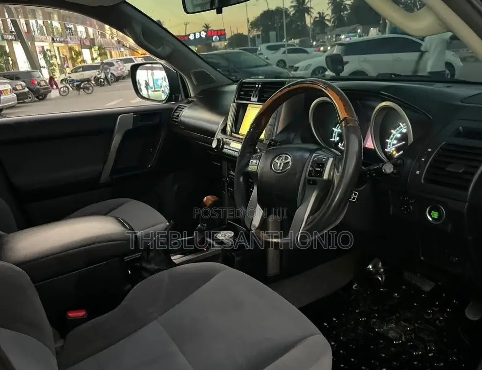 Toyota Land Cruiser Prado 2011 Black