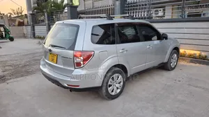 Subaru Forester 2010 Silver