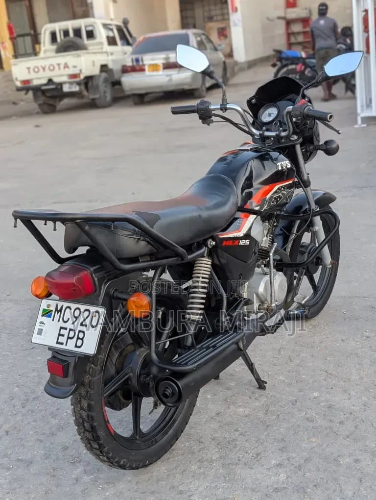 TVS HLX 125 2026 Black
