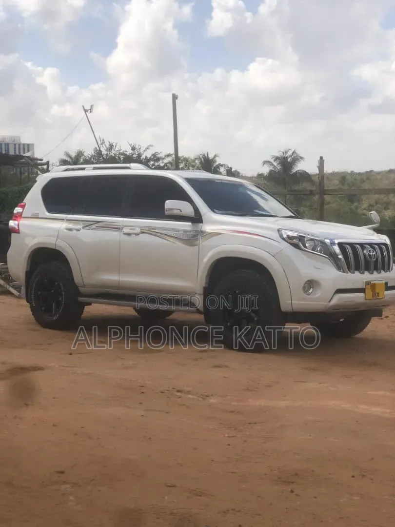 Toyota Land Cruiser Prado 2017 White