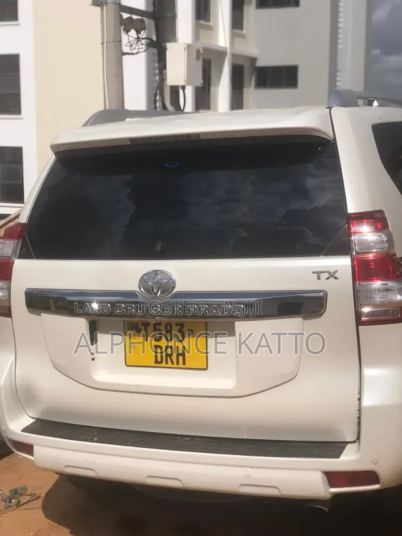Toyota Land Cruiser Prado 2017 White
