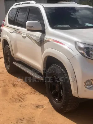 Toyota Land Cruiser Prado 2017 White