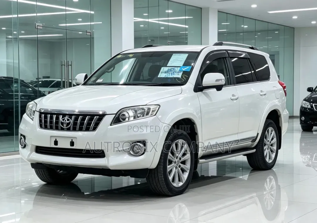 Toyota Vanguard 2013 White