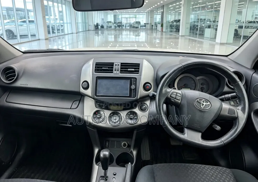 Toyota Vanguard 2013 White