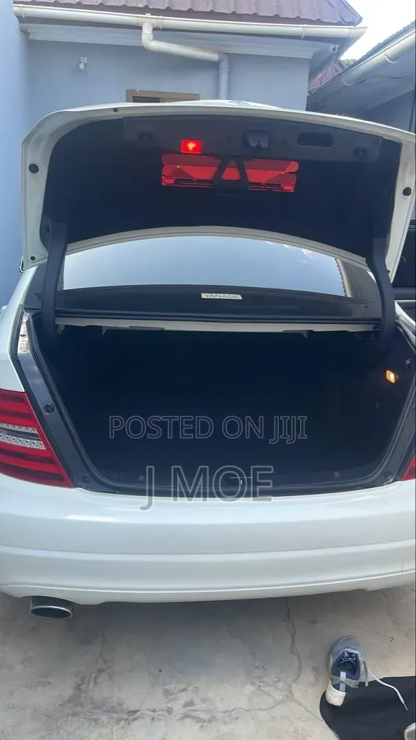 Mercedes-Benz C-Class C 200 (W204) 2012 Pearl