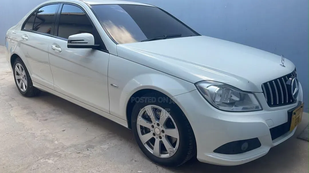 Mercedes-Benz C-Class C 200 (W204) 2012 Pearl
