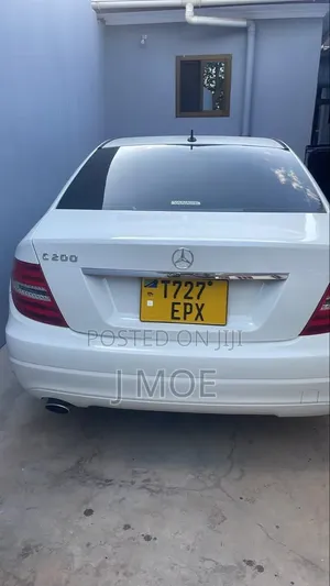Mercedes-Benz C-Class C 200 (W204) 2012 Pearl