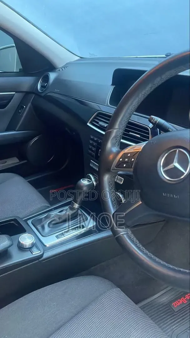 Mercedes-Benz C-Class C 200 (W204) 2012 Pearl
