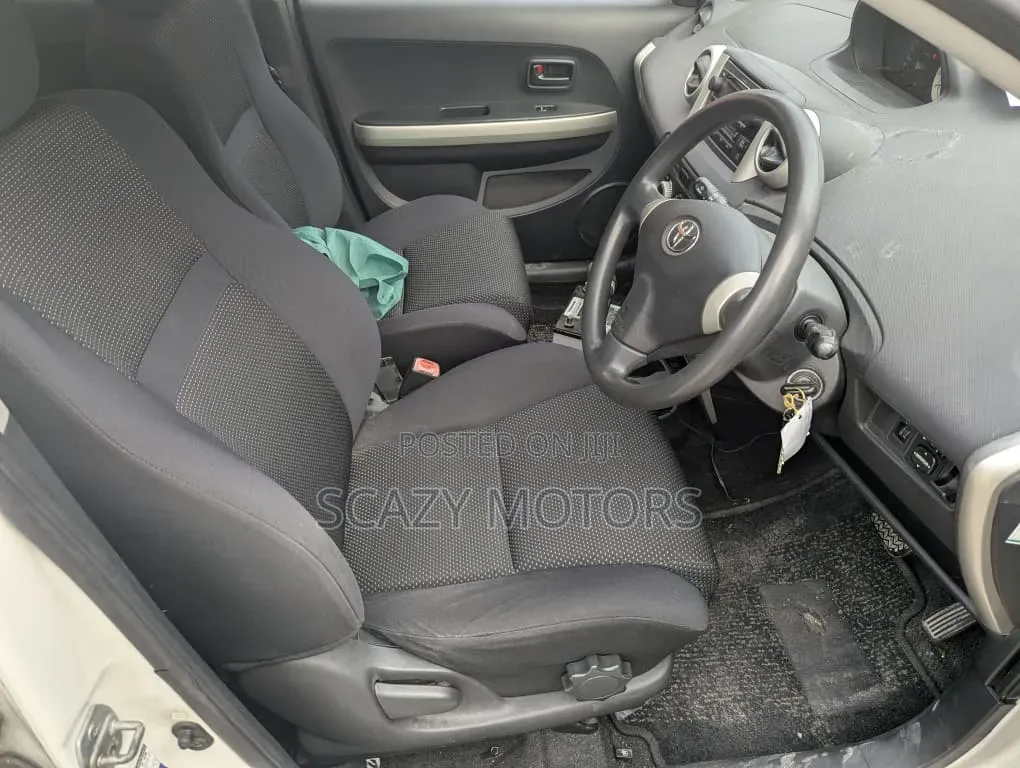 Toyota IST 2003 White