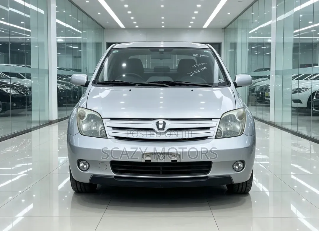 Toyota IST 2003 Silver