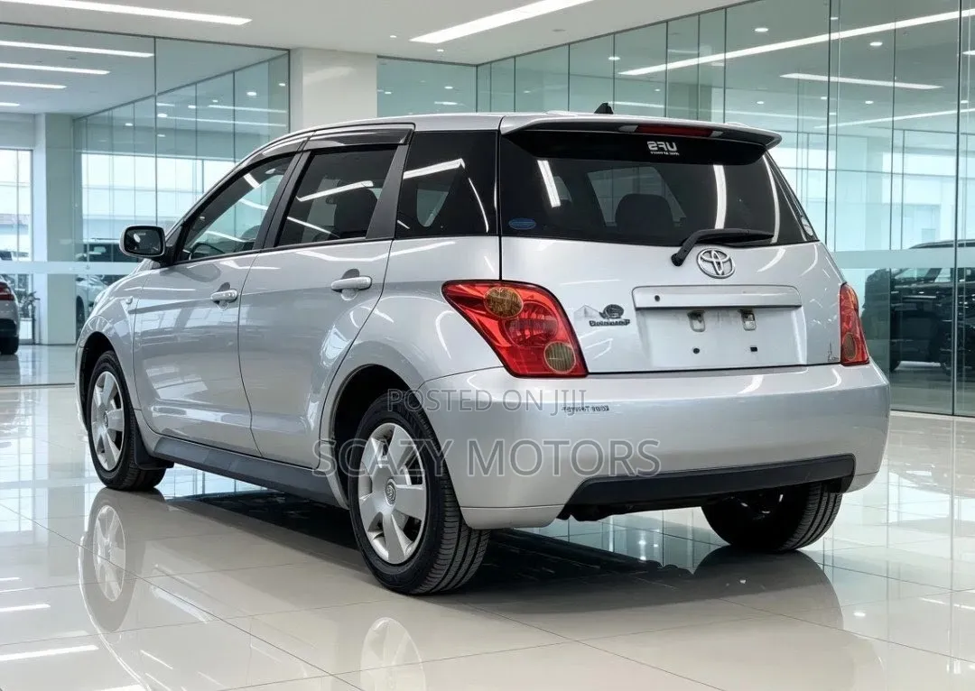 Toyota IST 2003 Silver
