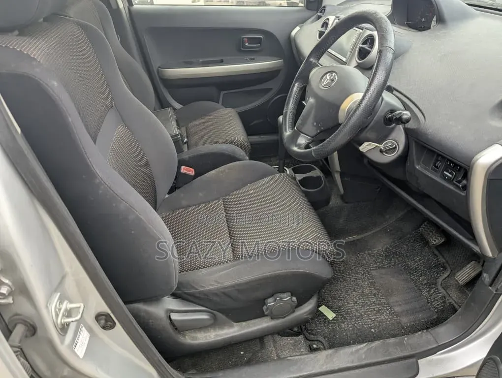 Toyota IST 2003 Silver