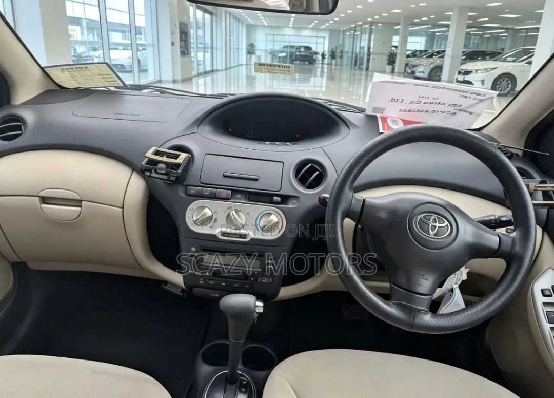 Toyota Vitz 2004 White