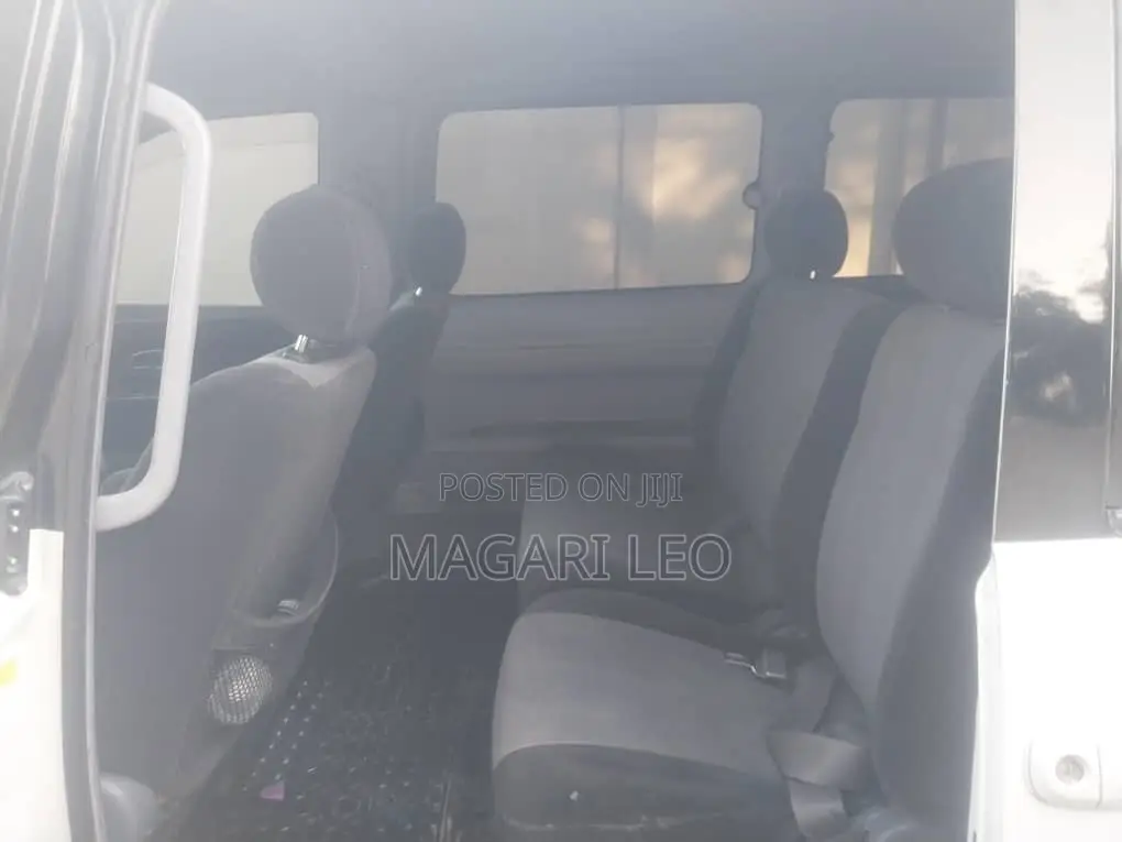 Toyota Noah 2.0 FWD (8 Seater) 2003 White