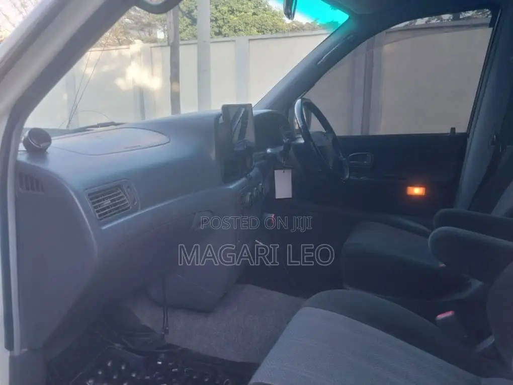Toyota Noah 2.0 FWD (8 Seater) 2003 White
