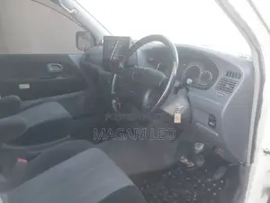 Toyota Noah 2.0 FWD (8 Seater) 2003 White
