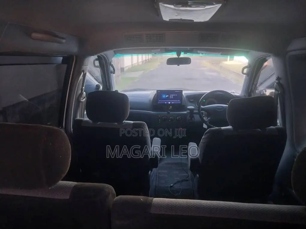 Toyota Noah 2.0 FWD (8 Seater) 2003 White