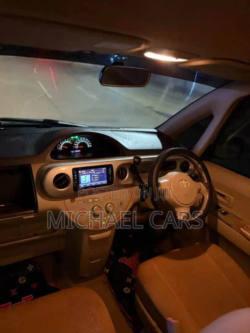 Toyota Porte 2005 White