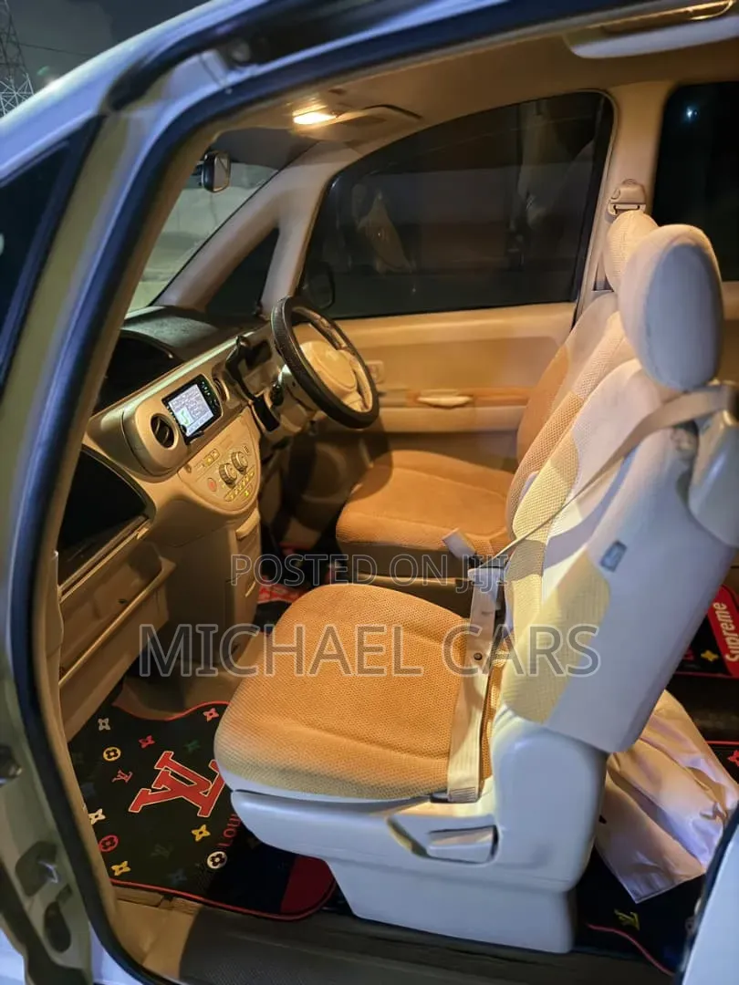 Toyota Porte 2005 White