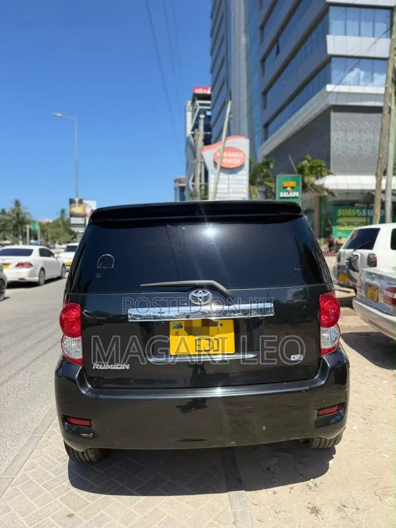 Toyota Rumion 1.5 FWD 2023 Black