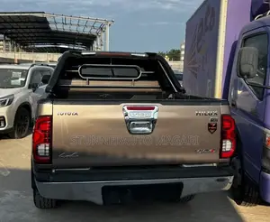 Toyota Hilux 2006 Beige