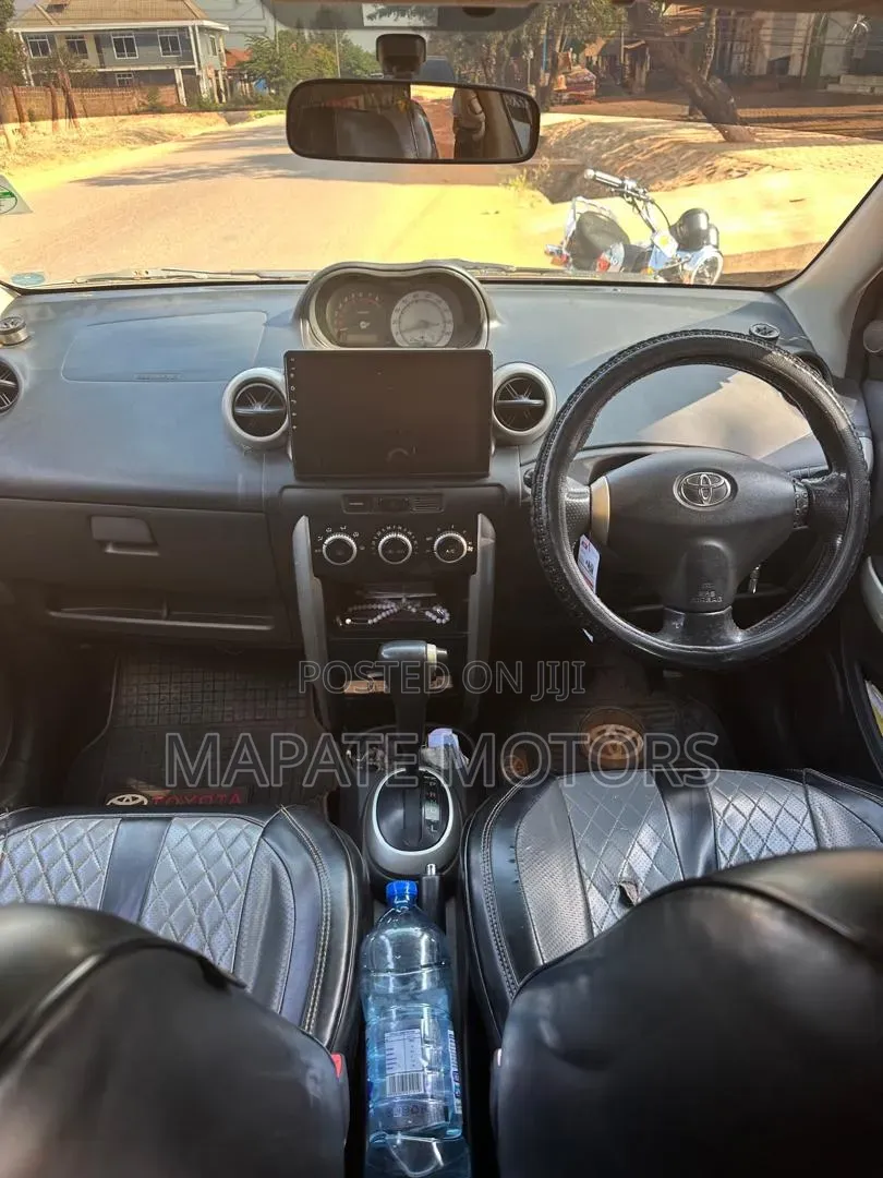 Toyota IST 2004 Silver