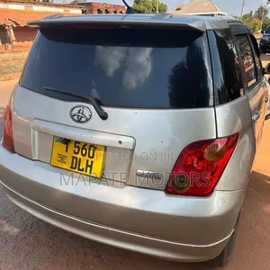Toyota IST 2004 Silver