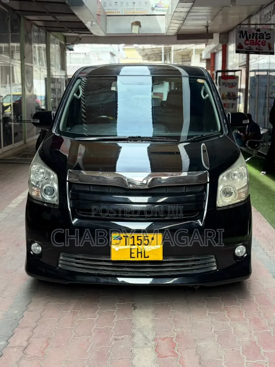 Toyota Noah 2.0 143hp FWD (8 Seater) 2009 Black