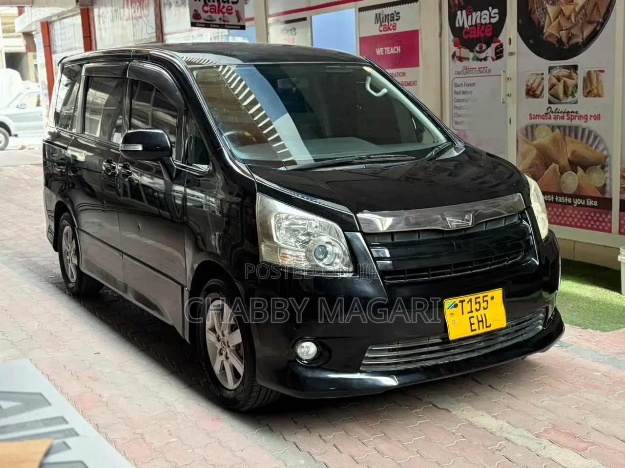 Toyota Noah 2.0 143hp FWD (8 Seater) 2009 Black