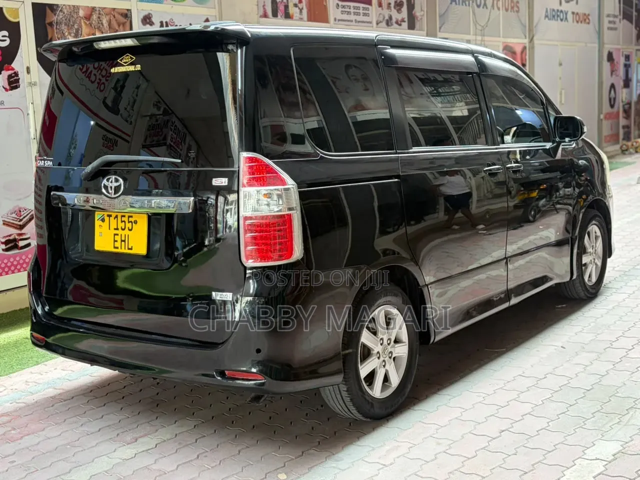 Toyota Noah 2.0 143hp FWD (8 Seater) 2009 Black