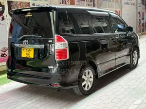 Toyota Noah 2.0 143hp FWD (8 Seater) 2009 Black