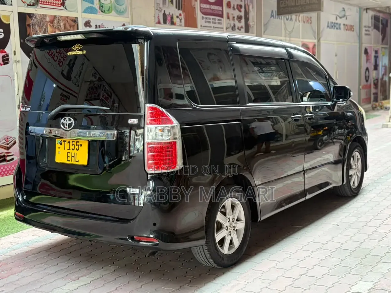 Toyota Noah 2.0 143hp FWD (8 Seater) 2009 Black