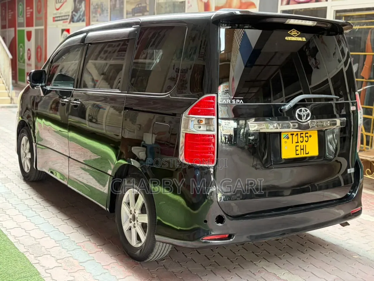 Toyota Noah 2.0 143hp FWD (8 Seater) 2009 Black