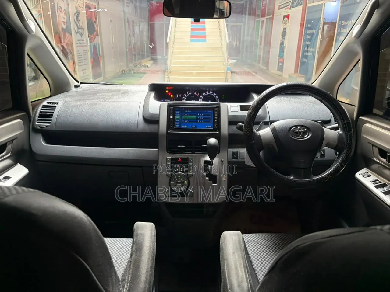 Toyota Noah 2.0 143hp FWD (8 Seater) 2009 Black